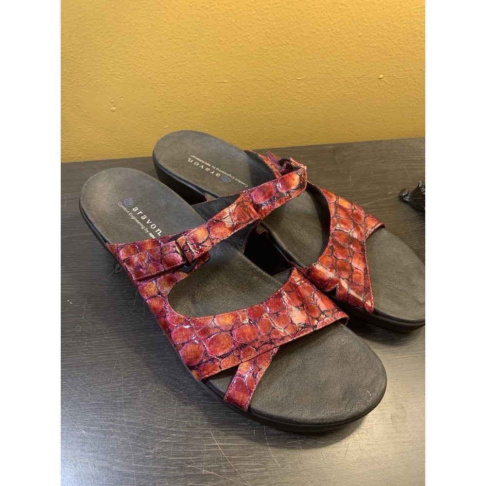 Aravon Women Red Metallic Leather Sz 12 Comfort Walking Sandals Adjustable Strap